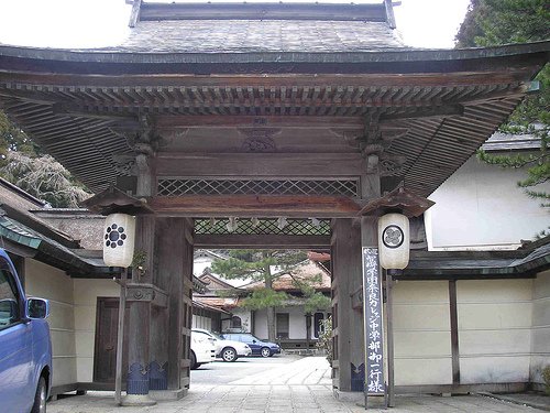Pasar la noche en un templo budista, en Koyasan