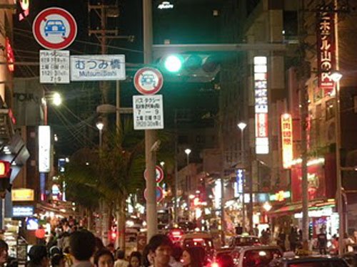 Kokusaidori y el barrio Tsuboya, en Naha