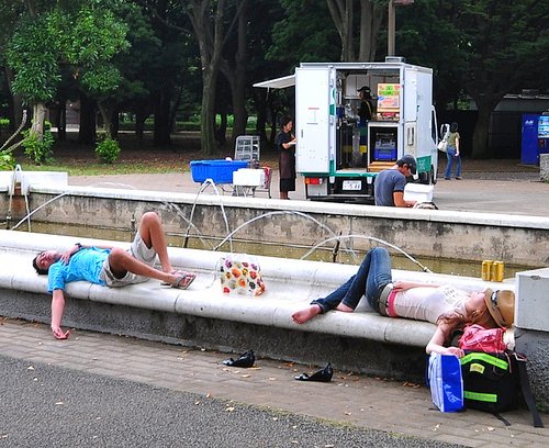 Dormir en cualquier parte, una costumbre japonesa
