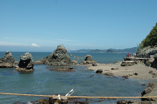 Meoto Iwa, santuario shinto sobre el mar