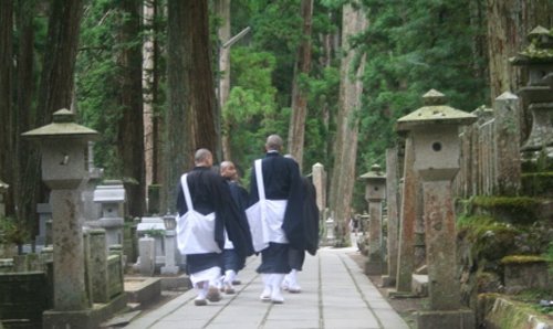 El Templo Okunoin y su hermoso cementerio